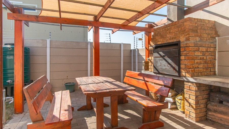 2 Bedroom Property for Sale in Parklands East Western Cape